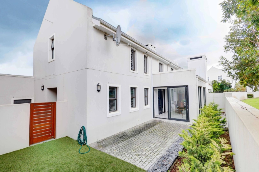 To Let 3 Bedroom Property for Rent in Graanendal Western Cape